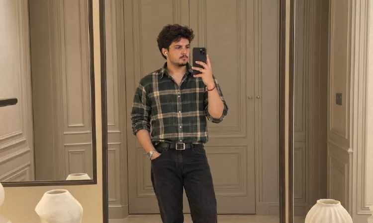 Aesthetic Boy Mirror Selfie